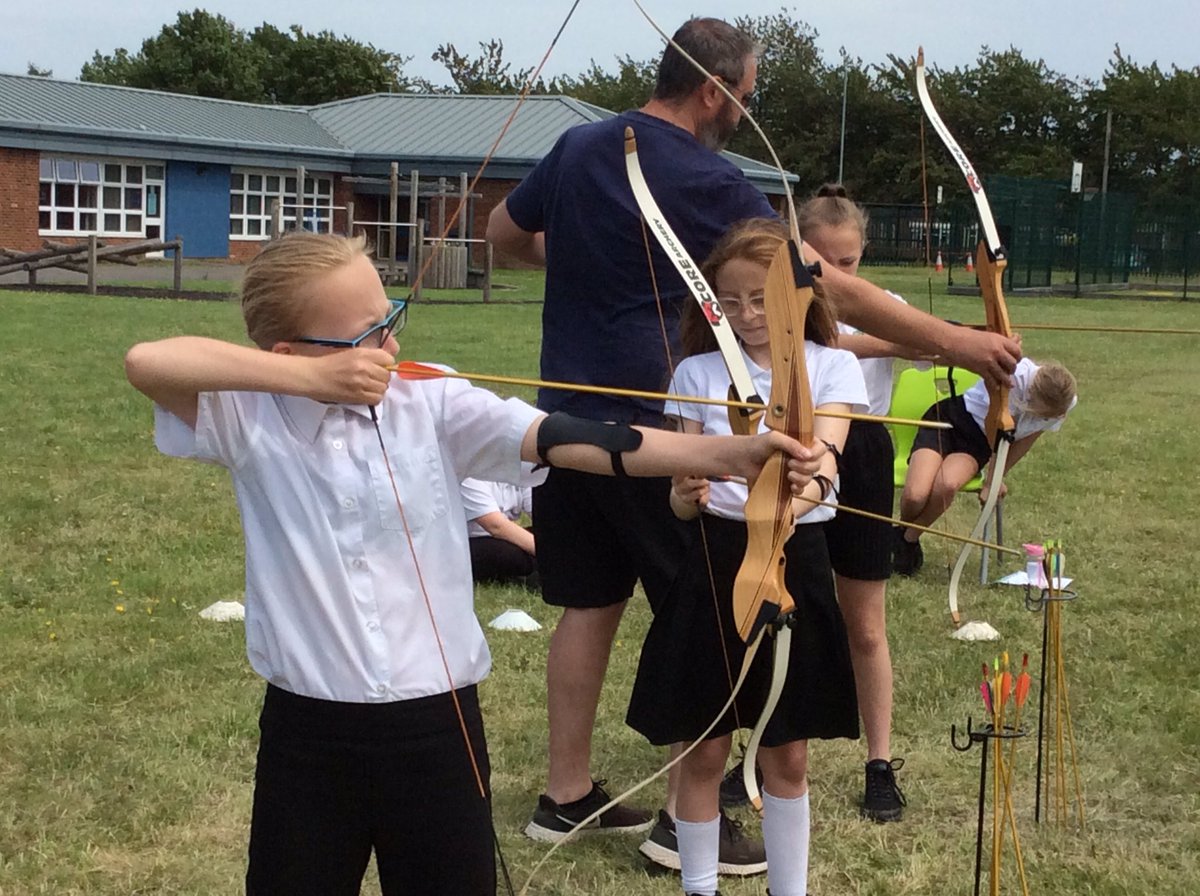TrThorntree's tweet photo. Now it’s over to 6RJ 🏹🏹🏹 @WSbeyond4walls @extoltrust @MiddlesbroSGO #learnthrivecelebrate https://t.co/Y4qaOTYpVs