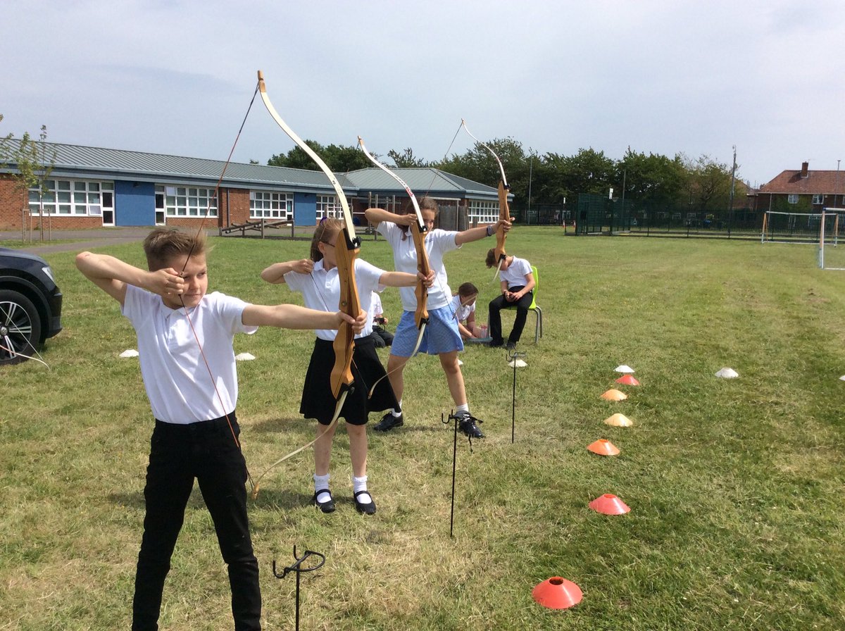 TrThorntree's tweet photo. Now it’s over to 6RJ 🏹🏹🏹 @WSbeyond4walls @extoltrust @MiddlesbroSGO #learnthrivecelebrate https://t.co/Y4qaOTYpVs