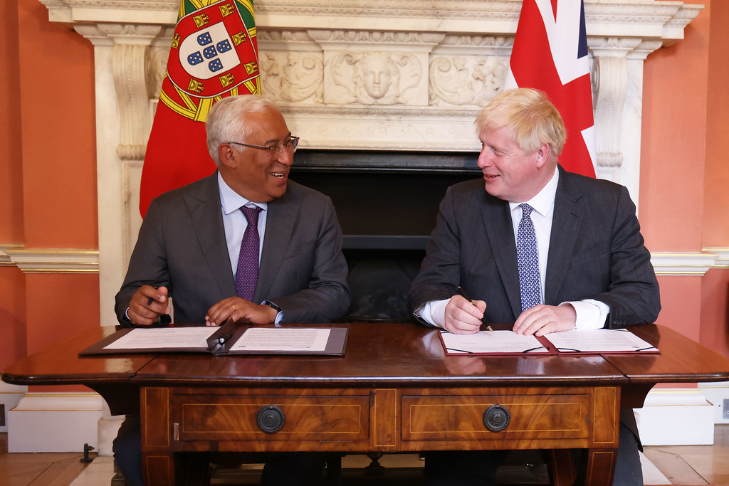 ukinportugal's tweet photo. 3 momentos importantes do início de junho👇

👑Celebrações do #PlatinumJubilee em Lisboa com presença do Presidente da República 🇵🇹

🇵🇹Celebrações do #DiadePortugal em Londres

📝@antoniocostapm e @10DowningStreet assinam Declaração Conjunta sobre Cooperação🇵🇹🇬🇧

#GreaterTogether https://t.co/6Qfm5tVKyr