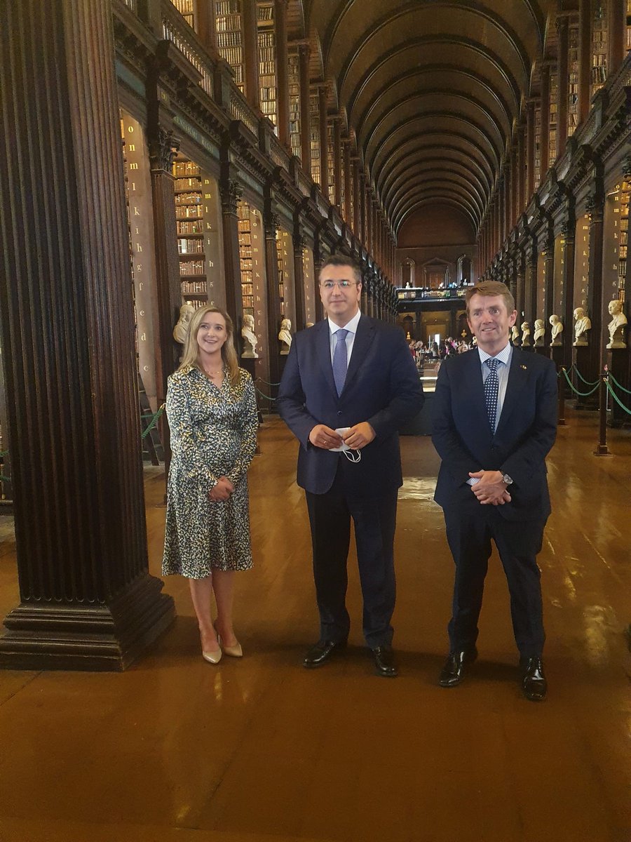 Thank you to @CoR_President for visiting Ireland over recent days. So many highlights, in particular our visit to the CENTRE OF EXCELLENCE @tcddublin where we met Provost @LindaDoyle - seeing the extraordinary @TLRHub and of course our viewing of the @BookOfKellsTCD