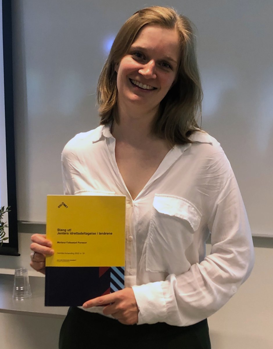 NOVAnytt's tweet photo. Gratulerer til NOVAs @marl1eper med flott gjennomført disputas og avhandlingen "Stang ut! Jenters idrettsdeltagelse i tenårene". 🥳🎉
@OsloMet https://t.co/371tn3keXi