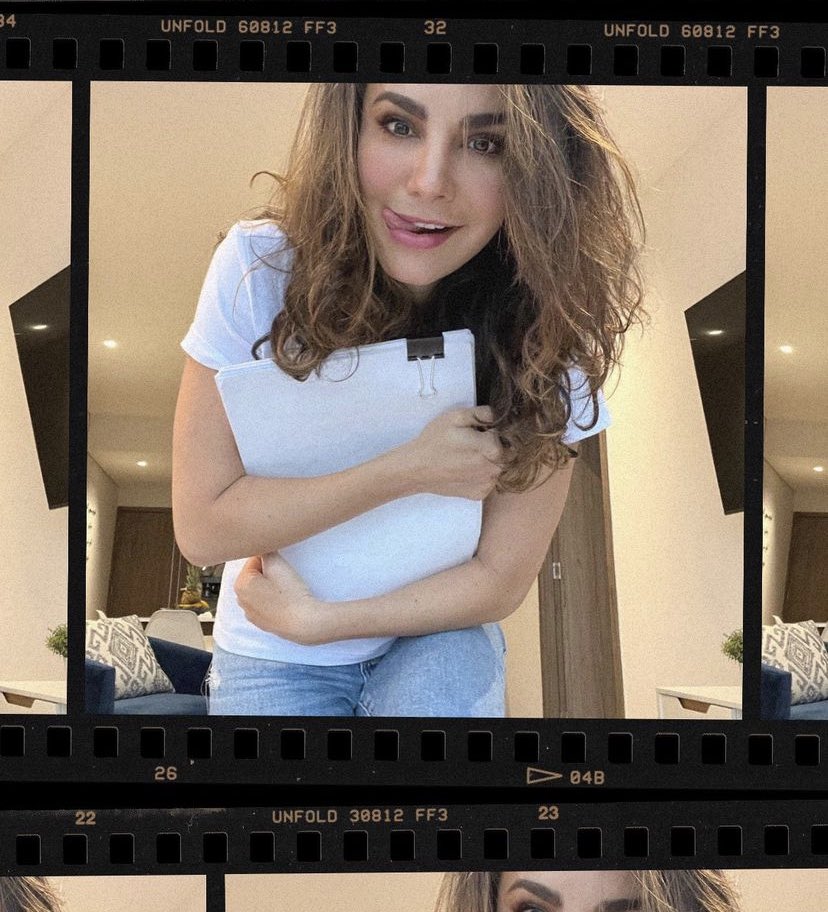 marthahigareda's tweet photo. Estoy súper feliz de anunciarles que muy pronto empezaré a filmar la siguiente película que escribí !! https://t.co/Hn3EqqR2ki