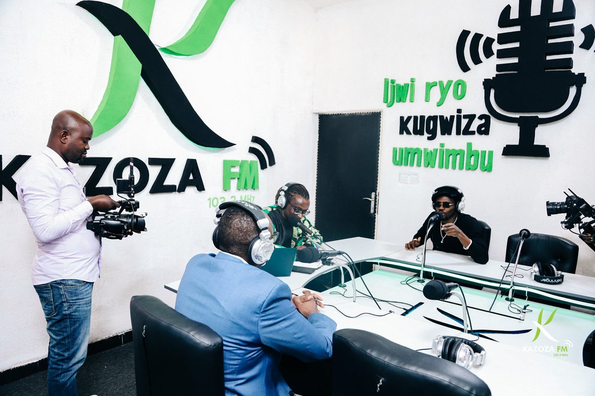 KazozaFM's tweet photo. 😌 Alors, le lancement officiel de la radio @KazozaFM en 5 tweets

#Burundi #BeYourOwnBoss https://t.co/DOQqUmRqsD