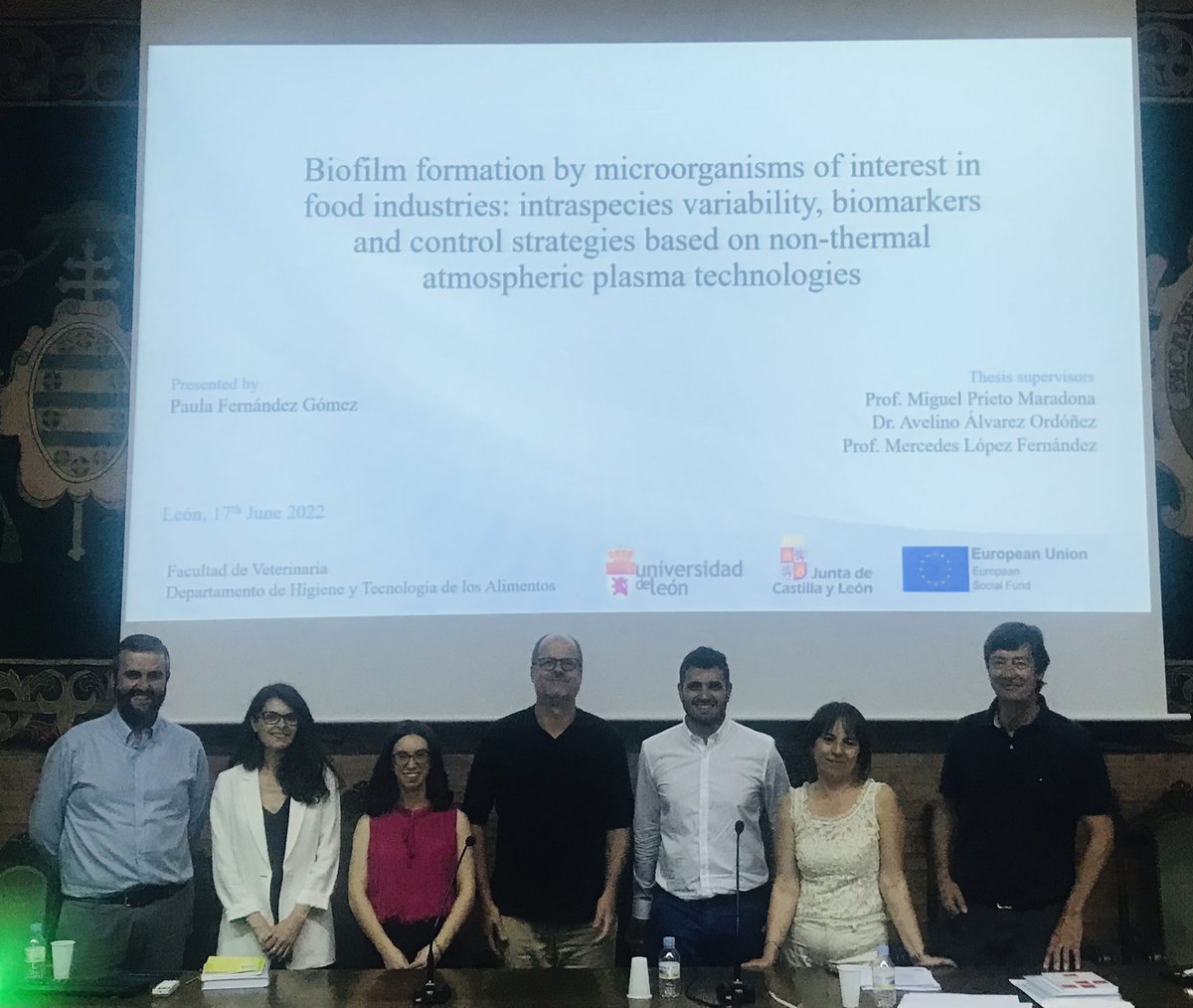 Mar_SOliveira's tweet photo. Congratulations to Paula for her PhD thesis @FacVetLeon We could see an excellent defense and discussion on the biofilm formation, intraspecies variability, biomarkers and control strategies based on plasma technologies. Well done!! #biofilm #plasmatechnology https://t.co/bE0U7VnpIm