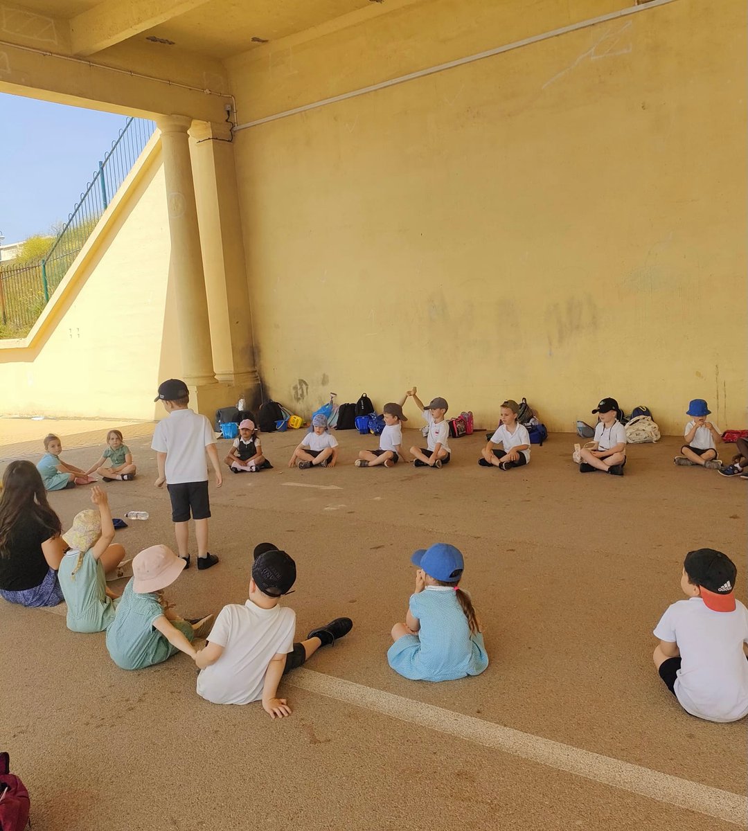 missaliney's tweet photo. Adeiladu cestyll tywod a chwarae gemau lawr y traeth! | Building sand castles and playing games down the beach! 🏖 https://t.co/oyTEIG5NcS