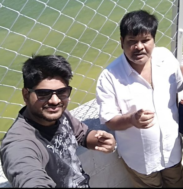 Vaibhav17m's tweet photo. @MyGold_Kart #WordsOfGold #FathersDayContest
Once I was quite depressed as I faced losses in business and wasn't sure what I was doing in my life when my father came and told me "Jaise loss hua hai waise profit b hoga coz there's always light at end of tunnel" damn it touched me #MGK https://t.co/kwKHsTpJCd