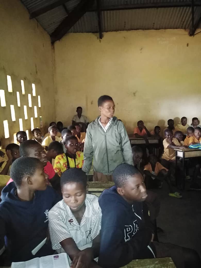 Codac_gh's tweet photo. When women are together with a common goal,the society is seen as one💪 .Bongo Queen mothers will not stop to amaze CODAC and Plan International Ghana on our quest to achieve the goal of the Women's Voice and Leadership in Ghana(WVL) project.
#school visits by QMs.
#WVL💪
#CODAC https://t.co/pxtRWi1ctz