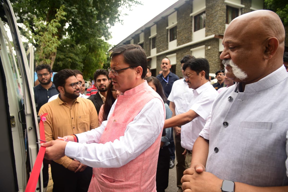 pushkardhami's tweet image. आज मुख्यमंत्री कैम्प कार्यालय से &quot;नभ नेत्र&quot; का उद्घाटन किया। आपदा की दृष्टि से उत्तराखण्ड जैसे संवेदनशील राज्य के लिए ड्रोन तकनीक पर आधारित यह मोबाइल ग्राउंड कंट्रोल स्टेशन आपदा संबंधी डाटा जुटाने में कारगर साबित होगा।