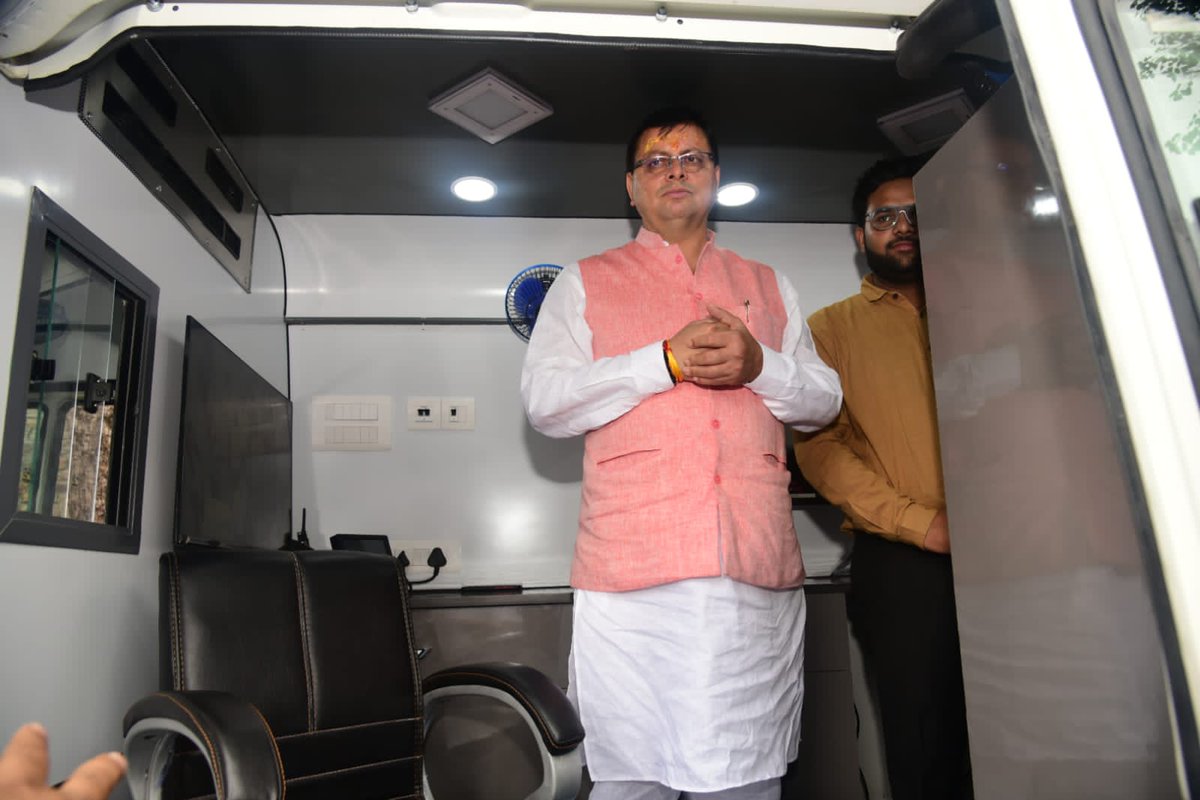 pushkardhami's tweet image. आज मुख्यमंत्री कैम्प कार्यालय से &quot;नभ नेत्र&quot; का उद्घाटन किया। आपदा की दृष्टि से उत्तराखण्ड जैसे संवेदनशील राज्य के लिए ड्रोन तकनीक पर आधारित यह मोबाइल ग्राउंड कंट्रोल स्टेशन आपदा संबंधी डाटा जुटाने में कारगर साबित होगा।