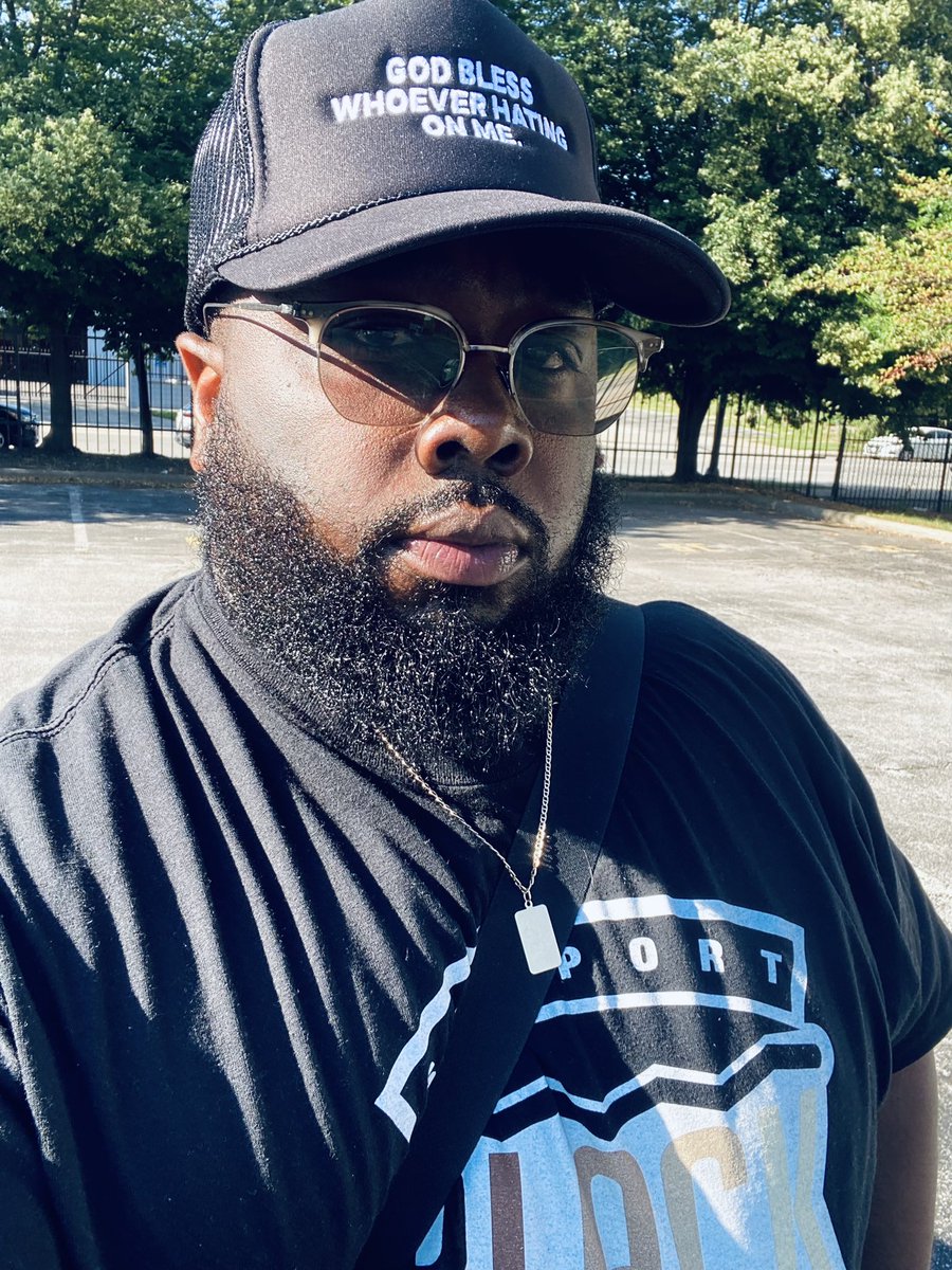 MREHGQ1's tweet photo. Happy Friday, pre-Juneteenth vibes✊🏾 https://t.co/6AMgmhYykA