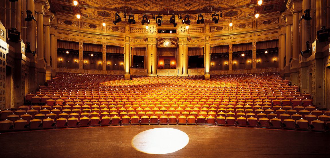 <a href="/LynivOksana/">Oksana Lyniv</a> spielt bei d Münchner Opernfestspielen mit dem Jugendsinfonieorchester d Ukraine ein Konzert im Prinzregententheater. Spenden + Einnahmen d Konzerts werden direkt a d Orchester weitergegeben, um dessen Fortbestehen zu sichern. #BSOukraine 
staatsoper.de/stuecke/benefi…