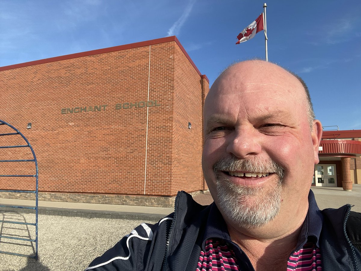 PKSchmidt39's tweet photo. Couldn’t imagine 8 years later I would do this same picture as today is my last day with students as I retire after 31 years.  Will miss staff, students, and the community - it’s been a great time!  @Horizonsd67 https://t.co/keuYJAI9EE