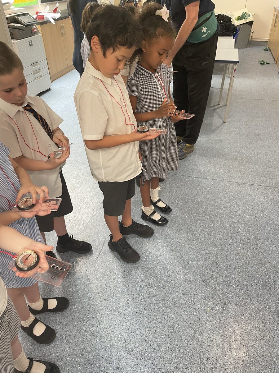 e1_stgeorges's tweet photo. Today in humanities we used our compasses to find Year 6. (We heard they have air conditioning). We now know all of the compass points and how to use compasses #humanitiesstannesgae1 @StAnnesgaCPS https://t.co/gBpjPlnWXn