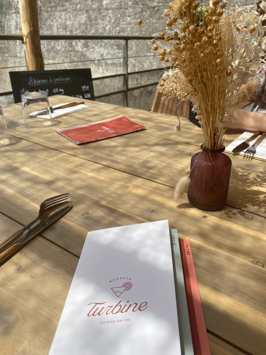 AgencelaCerise's tweet photo. [Vie d'agence 🍒]

Déjeuner sous le 🌞 de #Toulouse ce midi pour l'ensemble de l'agence.

L'occasion pour nous de remercier @_Alexandra_Gonz pour ces 6 mois passés ensemble, mais également de découvrir Turbine 🍽️, que nous accompagnons dans leurs RP !

📩 CP https://t.co/wjEzsduivw