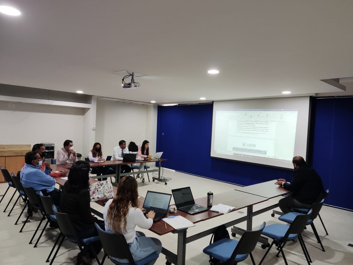 honestidadgente's tweet photo. Agradecemos la participación de la Contraloría Municipal, de la Dirección de Obras Públicas, de la Dirección de Desarrollo Rural, @fidocleon, @SedeshuGto y @Sapalleon. (2/2)
#COCOSOP #ContraloríaSocial #ParticipaciónCiudadana https://t.co/SLkyNErvlm