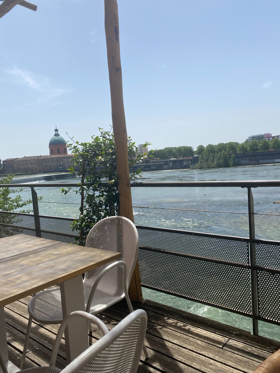 AgencelaCerise's tweet photo. [Vie d'agence 🍒]

Déjeuner sous le 🌞 de #Toulouse ce midi pour l'ensemble de l'agence.

L'occasion pour nous de remercier @_Alexandra_Gonz pour ces 6 mois passés ensemble, mais également de découvrir Turbine 🍽️, que nous accompagnons dans leurs RP !

📩 CP https://t.co/wjEzsduivw