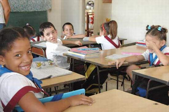 vivianavivacuba's tweet photo. No hay familia cubana en Cuba, ni fuera de Cuba que no sufra el efecto opresivo del bloqueo que genera angustia, privaciones, dificultades cotidianas y dificulta los esfuerzos de desarrollo social de nuestro país.
#SolidaridadVsBloqueo #InfanciaSinBloqueo https://t.co/dMt8G82yJz