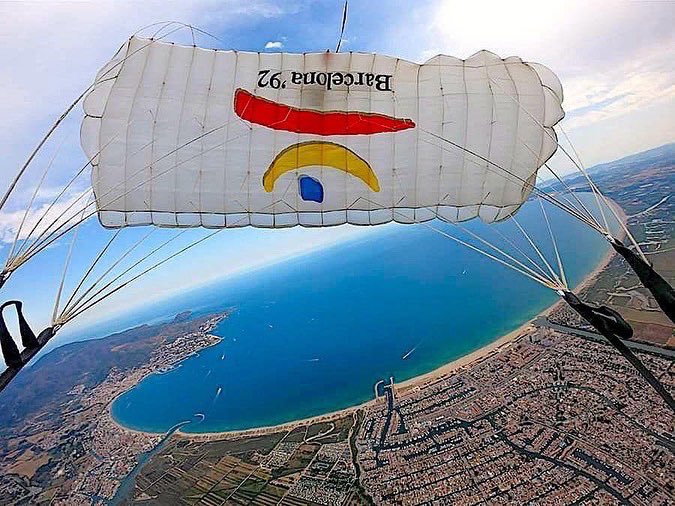 Skydive Empuriabrava tweet media