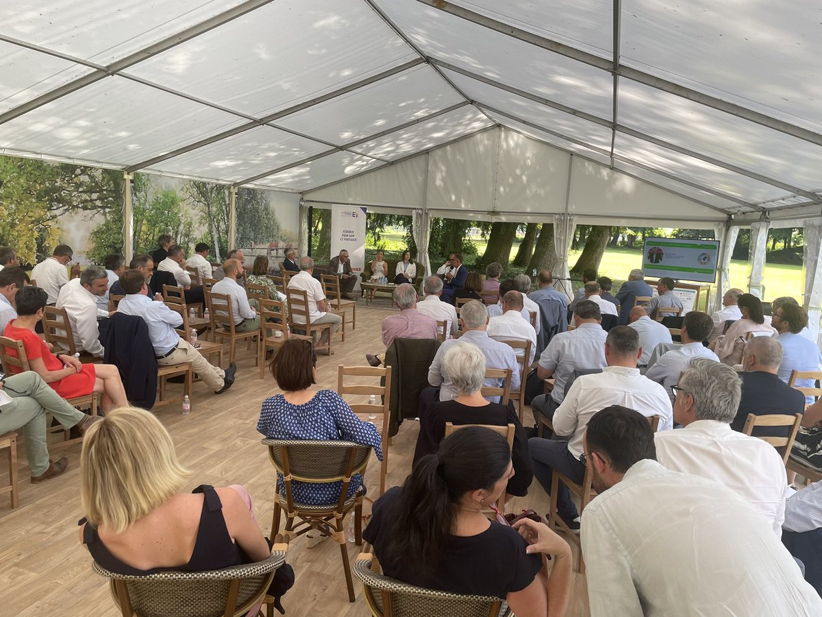 Après <a href="/LairyLaurent/">Lairy</a> pour les ODD et <a href="/solenat/">natalia</a> c’est @Ophrys_JF president de la <a href="/ccipdl/">CCIPaysdelaLoire</a> qui a présenté les outils mis à disposition des entreprises comme ACTIF <a href="/ADECC_reseau/">ADECC</a> pour l’économie circulaire, ECOD’O pour l’eau ou encore l’accélérateur DINAMIC +