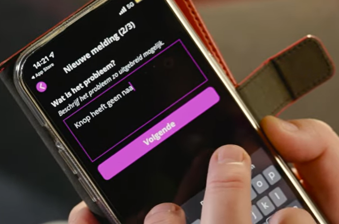 Helaas blijken de meeste apps en websites echter niet toegankelijk te zijn voor mensen met een beperking. Met de app Ontoegankelijk kan men nu gemakkelijk meldingen doen. Je kunt de app Ontoegankelijk gratis downloaden via de App Store of Google Play. bit.ly/3O0vm6A