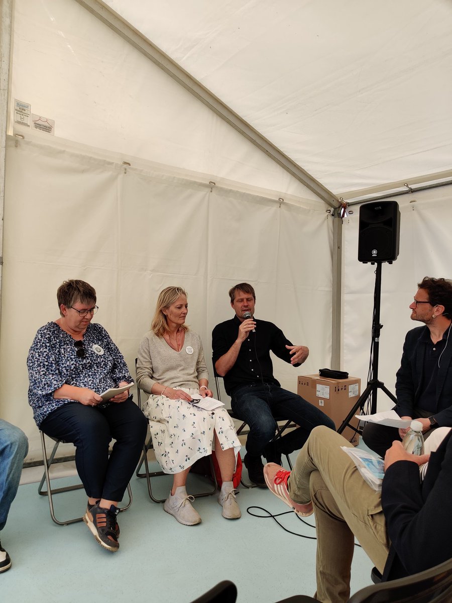 "Det kunne være rart, hvis <a href="/SSTSundhed/">Sundhedsstyrelsen</a> tog virkelig ejerskab på hygiejnedagsordenen, så vi ikke sidder her igen om 10 år og debatterer det samme" siger professor <a href="/JakobKjellberg2/">Jakob Kjellberg</a> til debat om de samfundsøkonomiske konsekvenser ved dårlig hygiejne. #fmdk