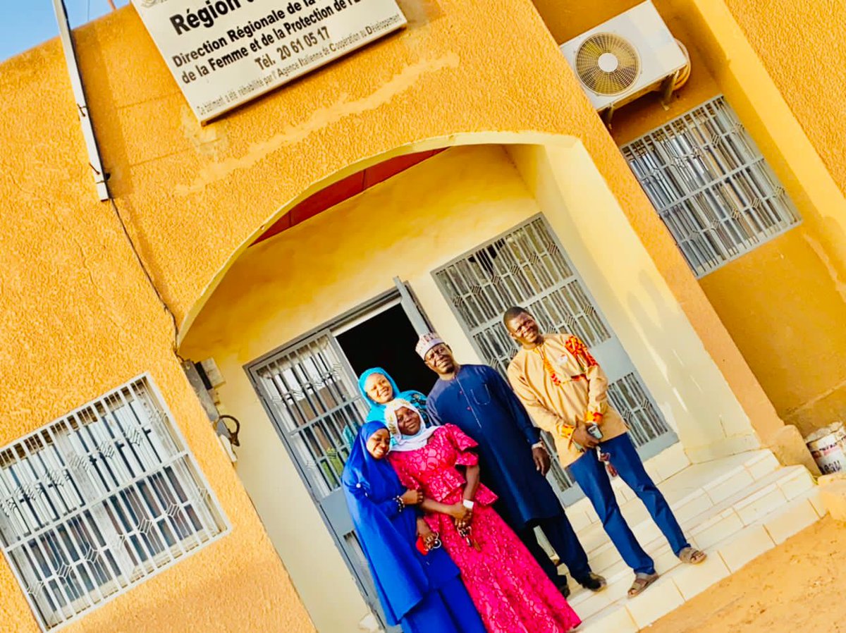 CCNEJNIGER's tweet photo. Le mardi 15 juin 2022 ,  #CCNEJ_Tahoua a procédé a la remise d'un témoignage de satisfaction pour le service rendu au directeur régional de la promotion de la femme et de la protection de l'enfant au CCNEJ durant le mandat précédent du président Mr. Abdoul Salam Aboubacar. https://t.co/5hXvdxRrN4