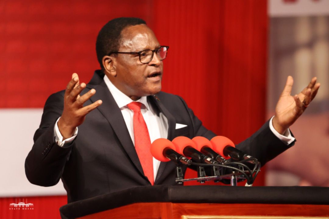 MalawiGovt's tweet photo. PICTORIAL 

President Dr @LAZARUSCHAKWERA has today launched the first ever private sector labs that will serve as a platform for structured interface between the private sector and public sector to maximize developmental impact. https://t.co/jTacdlzffR