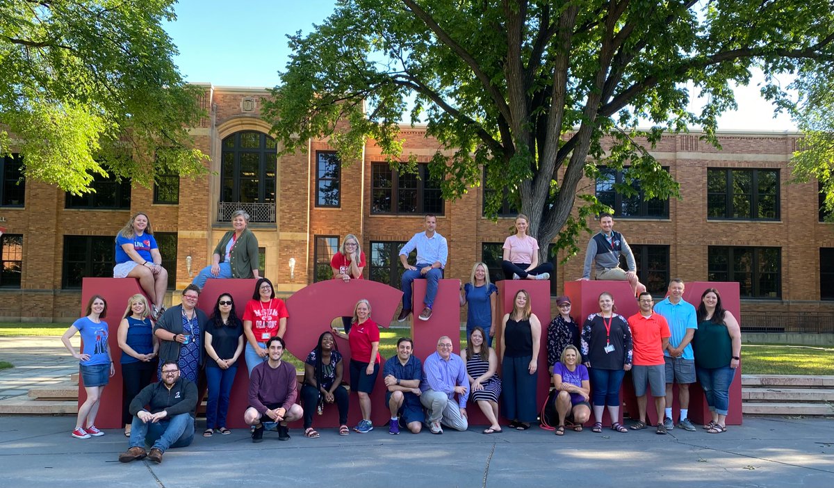 MSUM_EdD's tweet photo. ❤️🖤 Educational Leadership Cohort 5 doctoral students at a perfect spot on our beautiful campus 🌼🌟🌼 Go Dragons!!! 🔥🐉🔥 #MSUM_SR2022 https://t.co/BUmkdUVvW1