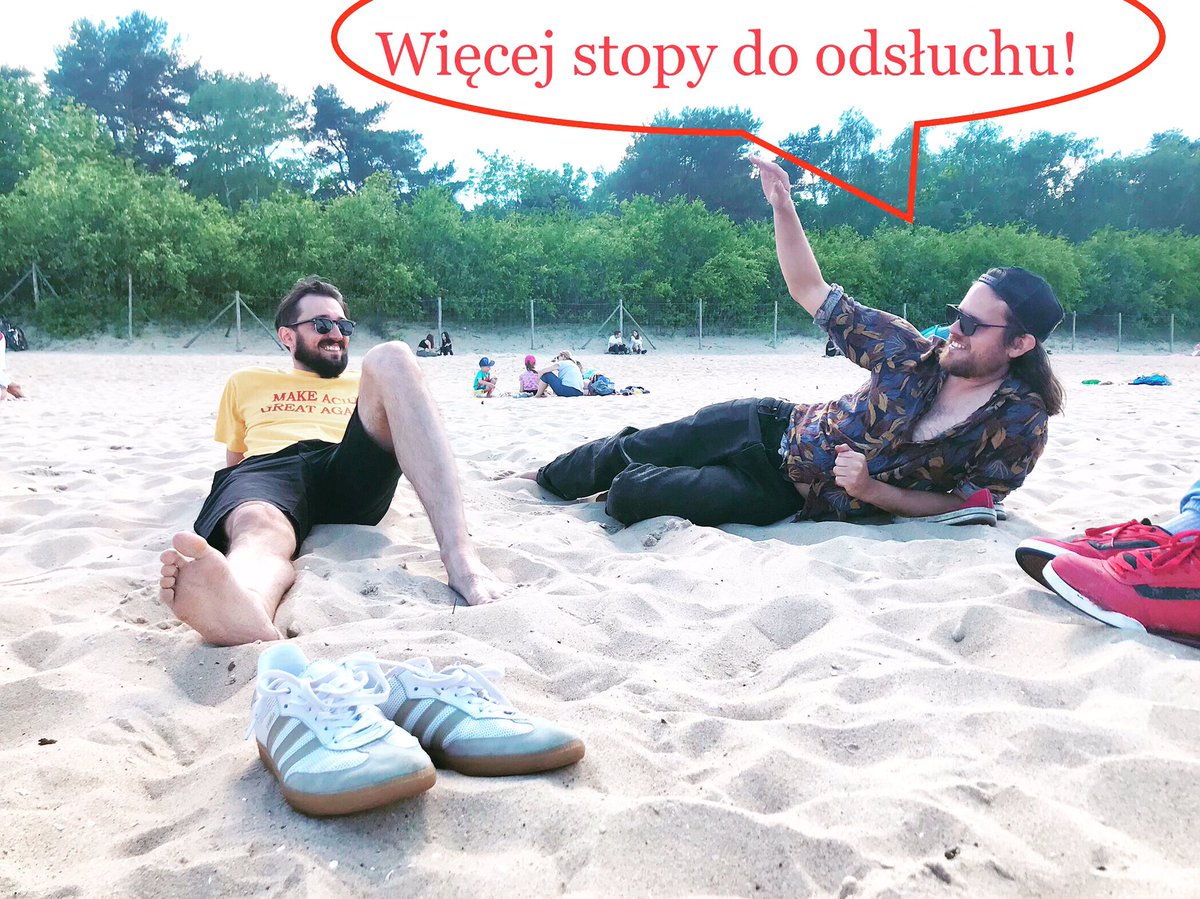 michaldymny's tweet photo. Trwają przygotowania do 19. Fląder Festiwal. Podczas katorżniczej próby dźwięku członkowie zespołu Acid Sitter przekazują słowno-gestyczne wskazówki działowi akustycznemu.  #fląderfestiwal  #acidsitter @AcidSitterband https://t.co/wa34qXQ6tR