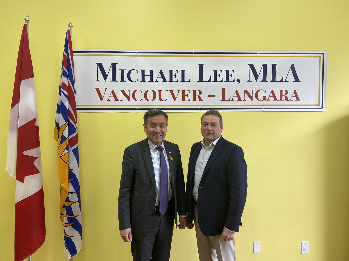 StopContraband's tweet photo. Thank you to MLA @MichaelLeeBC for meeting with our Executive Director @RickBarnumNCACT yesterday to discuss #contraband #tobacco in BC and ways the government can support law enforcement. #bcpoli https://t.co/1k44Xo3n5a
