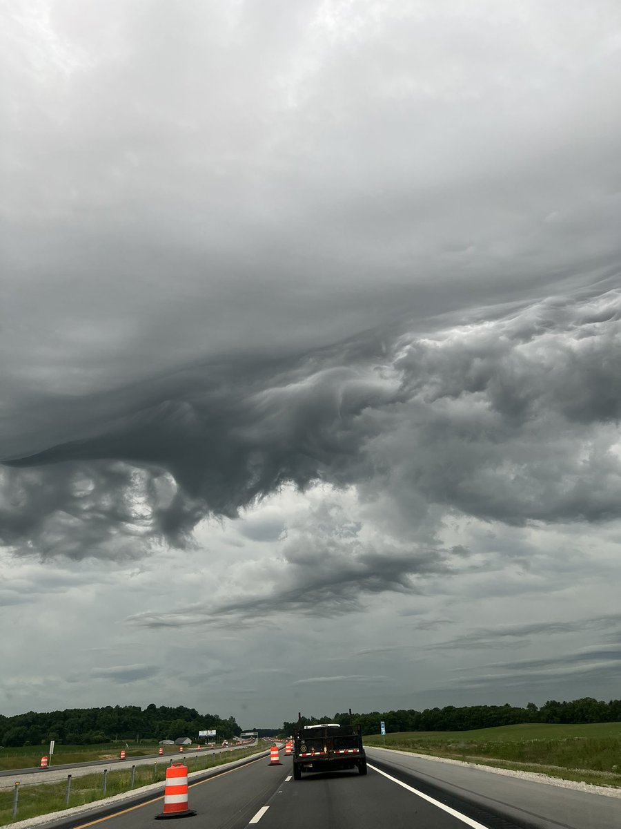 dylanerwin95's tweet photo. @NWSIndianapolis Morgan Co heading South https://t.co/76LPSaQLIl