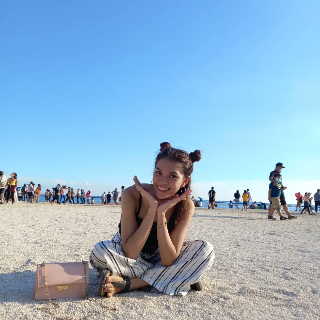 SweetGrande15_'s tweet photo. hey, beaches 🏜 https://t.co/8XpKSYVq7A