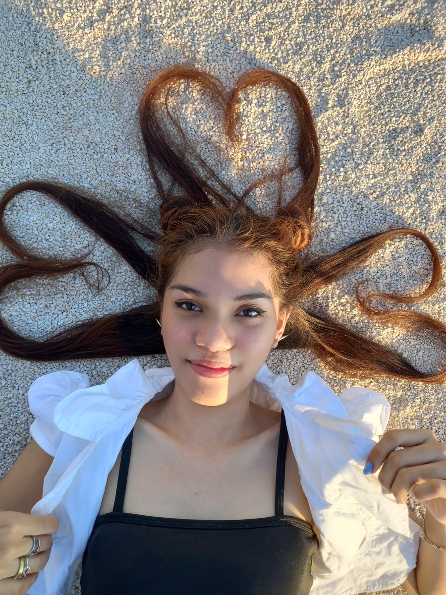 SweetGrande15_'s tweet photo. hey, beaches 🏜 https://t.co/8XpKSYVq7A