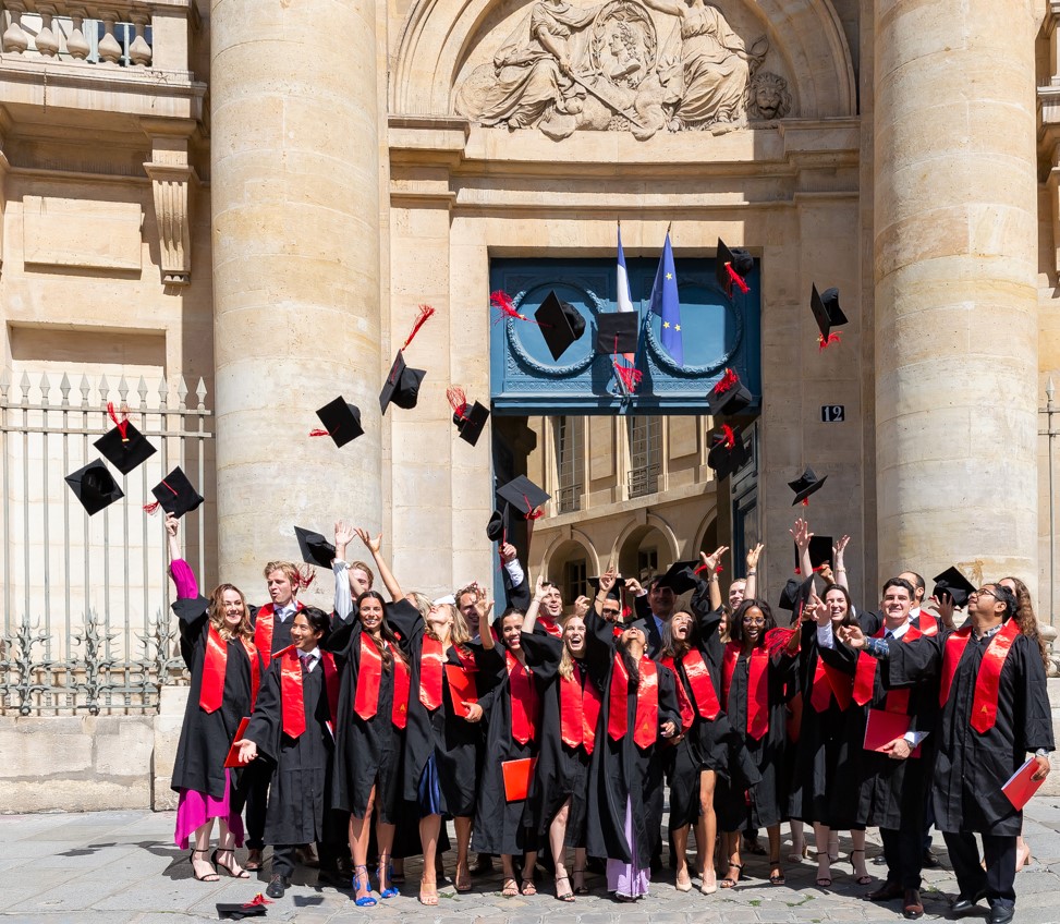 AssasIntl's tweet photo. So proud of our #AssasILS amazing students of the 2021-22 cohorts who have graduated with an LL.M. in International Business Law degree at the Paris campus of #AssasUniv.
Congratulations and best of luck with your academic, professional and personal projects! https://t.co/U2blFce0do