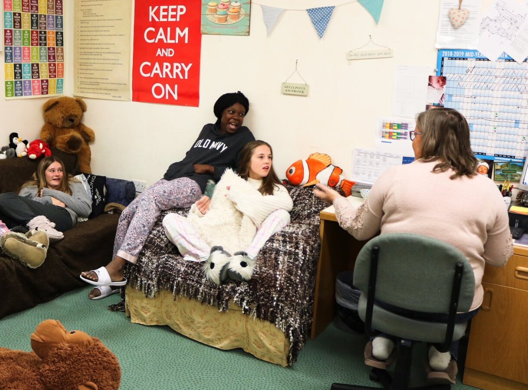 OundleSchJobs's tweet photo. We a looking for an excellent Relief Matron to supervise and provide care for the pupils in a boarding house while the Resident Matron is not present. Click for more details! https://t.co/utmyBR9cjs https://t.co/vJZPrPSlHe