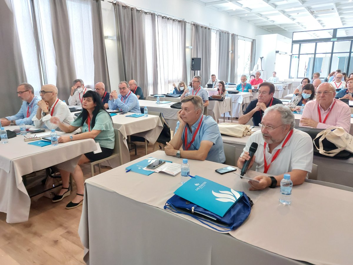 svreumatologia's tweet photo. 👏 ¡Comenzamos nuestro 25º Congreso de la #SociedadValencianaReumatología! 

🗣️ En esta primera jornada hablaremos del #COVID19  en las enfermedades reumatológicas, terapias complementarias, osteoporosis, artritis reumatoide, entre otras patologías. 

#CongresoSVR https://t.co/tD4PSYcQ7Q