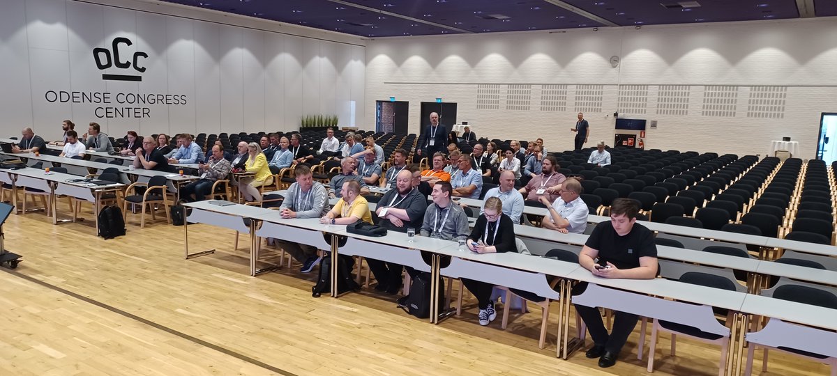 marije_brummel's tweet image. So proud. My brother @renebrummel presenting @Reports_ForNAV at #DaysOfKnowledge in Odense, Denmark. #ProudSister