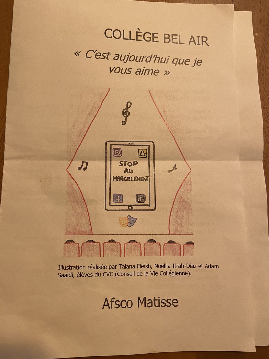 ClgBelAir's tweet photo. Magnifique spectacle donnée à l’#afsco hier soir par les élèves de l’atelier théâtre et de la chorale. Adolescence, amour, et réseaux sociaux au programme. 👏 aux élèves et à leurs professeurs qui ont su relever tous les défis! 🤩🙏@acstrasbourg @mulhouse #fusiblesetdentelles https://t.co/II7PUMwvHt