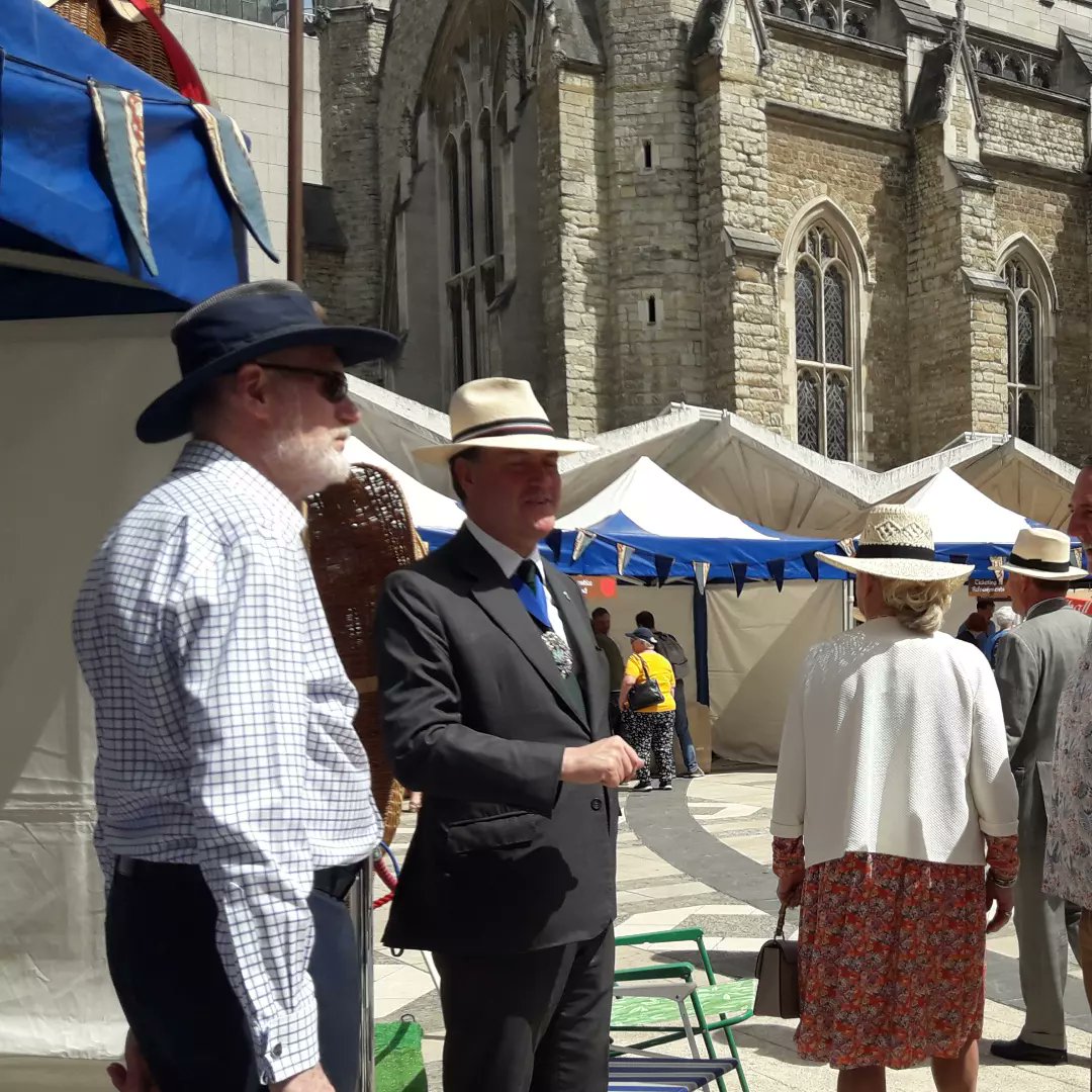 susanswalks's tweet photo. Fantastic Livery Craft Fair in Guildhall Yard part of @ForBecket. Gog &amp; Magog made an appearance as did the #lordmayoroflondon Amazing displays of traditional crafts. I was hopeless at my attempt at stonecarving! Fan purchased definitely needed on the train home
On again tomorrow https://t.co/nj3M96bobp