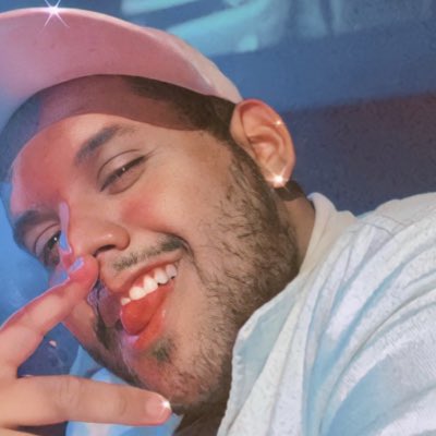 MKaelzer's tweet photo. #NovaFotoDoPerfil https://t.co/DR2ihV67iG