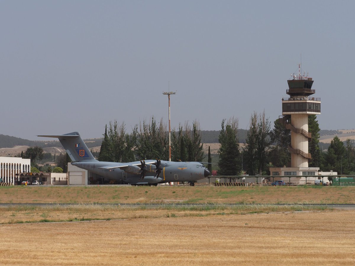 feramoca's tweet photo. Mig-29 y A400-M en el aeropuerto de Granada @Motrilairshow https://t.co/GkXRkNOsnY