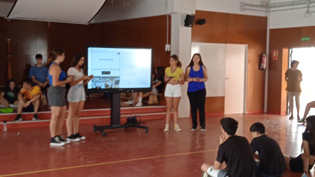 INS_Vilamajor's tweet photo. Avui, acte de cloenda del Programa d'innovació RCS de 4t d'ESO amb l'alumnat de 3r d'ESO!📝🔍⏱️💻📚📱#programaRCS #projecteRCS #competènciesglobals #innovacióeducativa #DGCP #SCSB @AvuiVila_Noelia @Vilaclassiques @SocialVilamajor @VilaExpressio @Vilaciencies https://t.co/6K8P4FwaQr