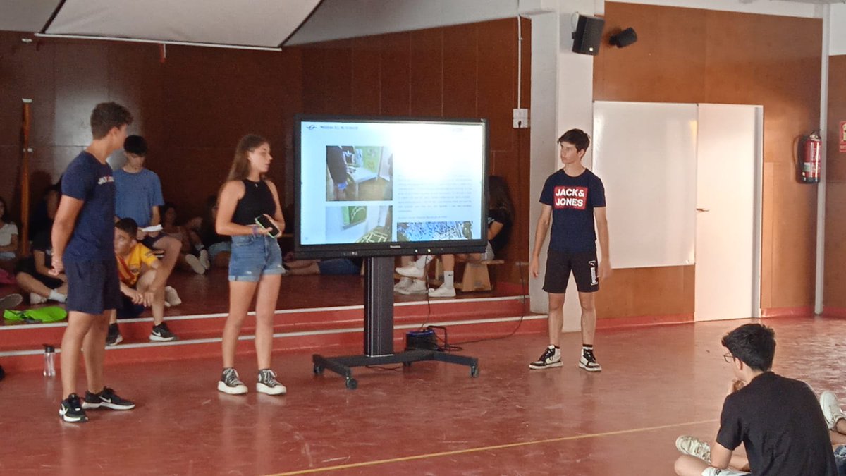 INS_Vilamajor's tweet photo. Avui, acte de cloenda del Programa d'innovació RCS de 4t d'ESO amb l'alumnat de 3r d'ESO!📝🔍⏱️💻📚📱#programaRCS #projecteRCS #competènciesglobals #innovacióeducativa #DGCP #SCSB @AvuiVila_Noelia @Vilaclassiques @SocialVilamajor @VilaExpressio @Vilaciencies https://t.co/6K8P4FwaQr
