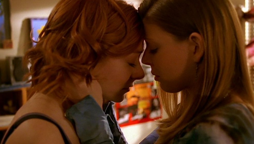 inmyqueuepod's tweet photo. Day 17: Throwing it back to Buffy the Vampire slayer, with an early an very influential couple โย Willow and Tara. #LGBTQueue https://t.co/5pQqMfThhL