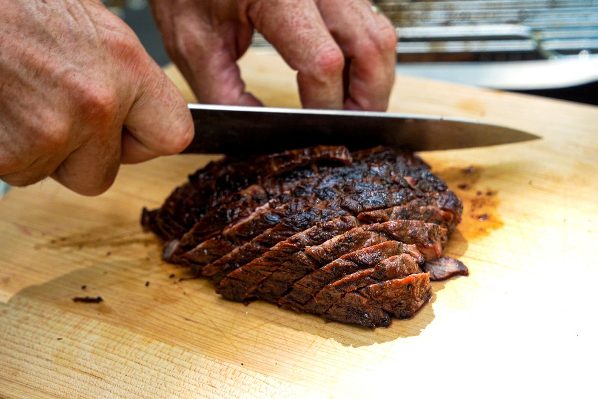 fireandsmokesoc's tweet photo. Only the *best* for dad this #FathersDay. #SteakKing 👑 https://t.co/jpEzpQrOIr