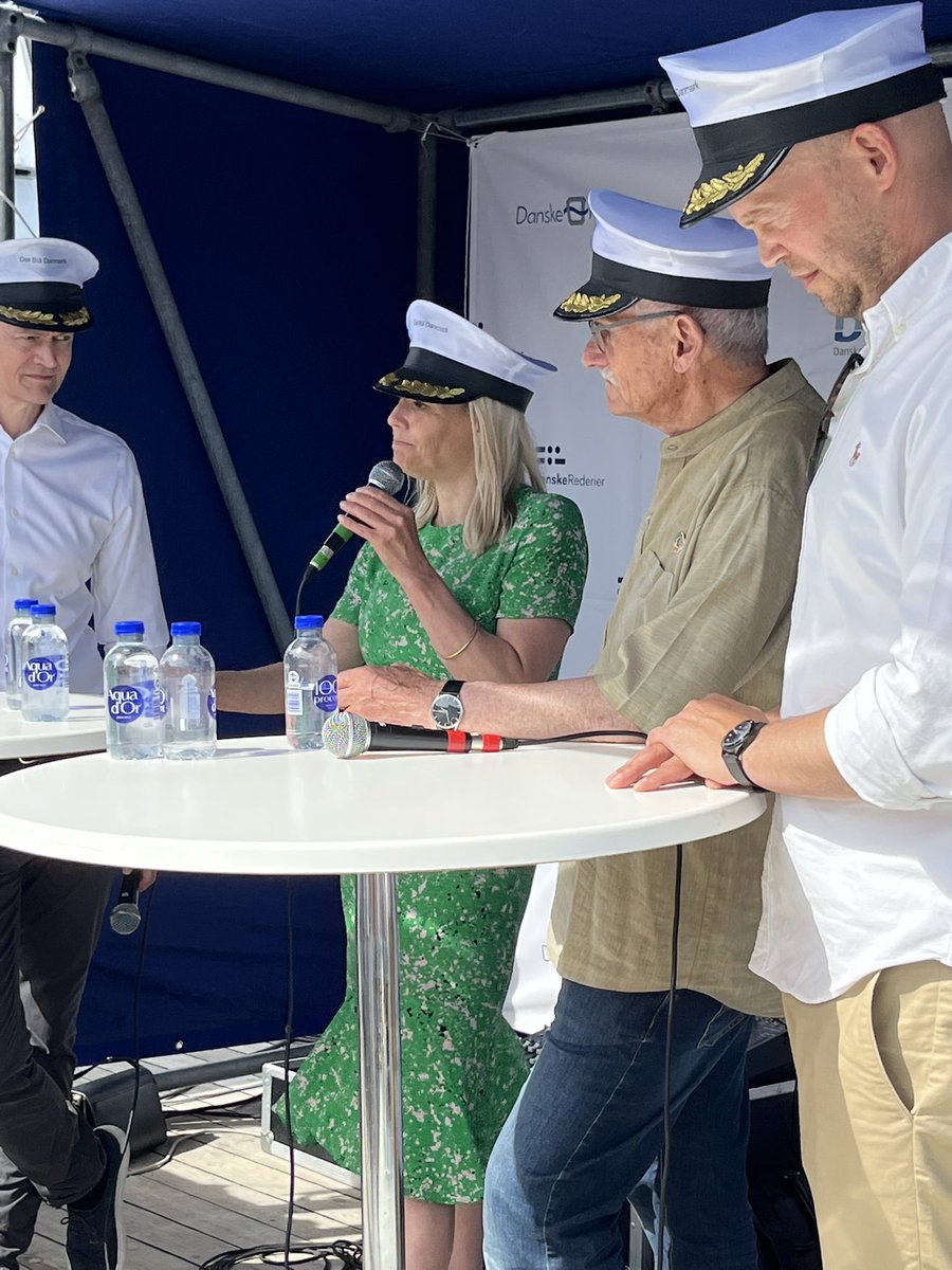 Tine Kirk (@tinekirk) on Twitter photo Enig med <a href="/Trinebramsen/">Trine Bramsen</a>, dybe sejlrender og havneinfrastruktur er afgørende for udbygning af off-shore vind og den grønne omstilling <a href="/DanishShipping/">Danske Rederier</a> tak for en god debat #blaadk #folkemoedet ⚓️⚓️ Enig med <a href="/Trinebramsen/">Trine Bramsen</a>, dybe sejlrender og havneinfrastruktur er afgørende for udbygning af off-shore vind og den grønne omstilling <a href="/DanishShipping/">Danske Rederier</a> tak for en god debat #blaadk #folkemoedet ⚓️⚓️