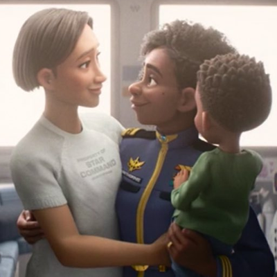 🚨 Em resposta oficial, Disney e Pixar se recusam a remover cena de beijo lésbico da animação 'Lightyear'.

O filme está banido de 14 países!