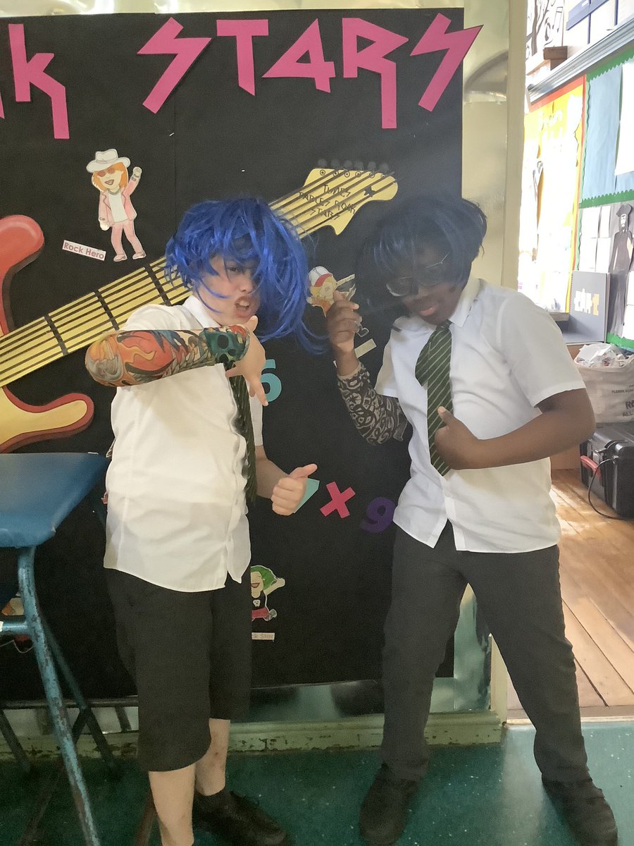 peelparkclass16's tweet photo. We have also been able to give out some courage wristbands in our assembly, for the children who took part in the Young Voices performance and in our TT Rockstars festival this morning. https://t.co/6RBQQtleqS