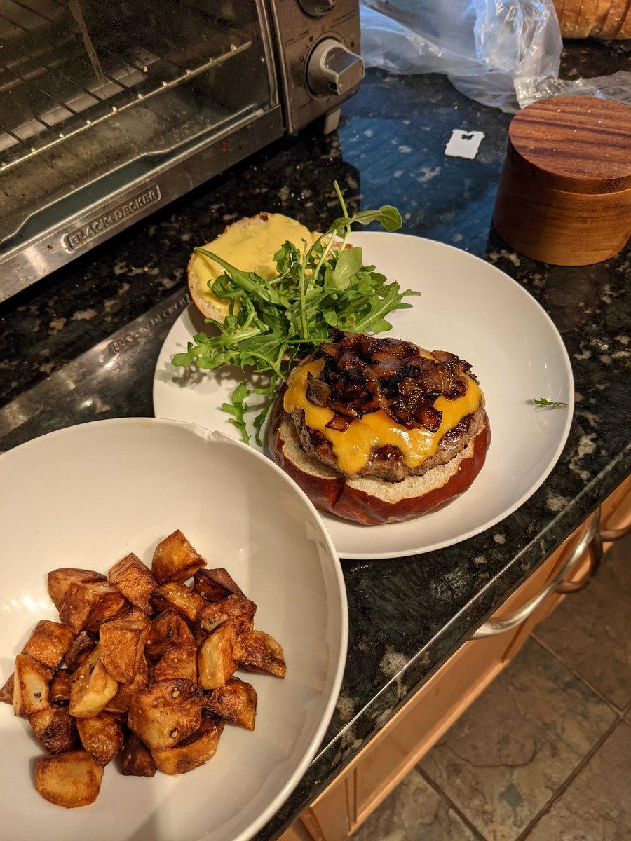 PurchasingPlat's tweet photo. What is Purchasing Platform eating today? Purchasing Platform's Elliot made tasty burgers! #foodfridays! https://t.co/ZmjKVhxutB