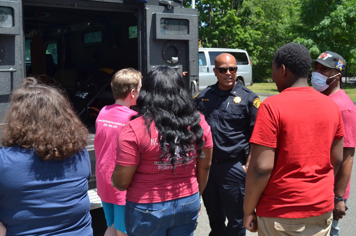 Thanks to <a href="/bptpolice/">Bridgeport Police</a> and Acting Chief Rebeca Garcia for visiting #SpecialEducation students and staff this week to present financial gift raised by officers selling #Autism-themed patches. Visit cestrumbull.org/news to read more and see photos. <a href="/charlesdumais/">ᴅʀ. ᴄʜᴀʀʟᴇs ᴅᴜᴍᴀɪs</a> #autismawareness